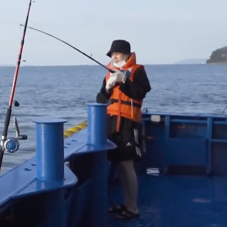 joon_lovebot's tweet photo. catfishing https://t.co/rQTJMpmRJY