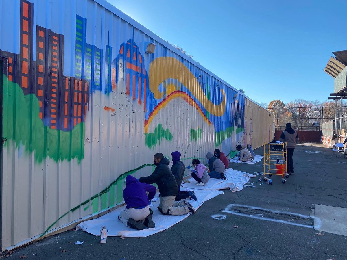 PS121x's tweet photo. Our mural is complete!! It was a joint effort made by all! Thanks to the art department for overseeing the entire project ♥️ The students has a blast helping paint the mural… well done!! 🎨 #mural #nycschools #nycdoe #district11bx @cristinevaughan @NYCSchools https://t.co/BqRNOd0U9y