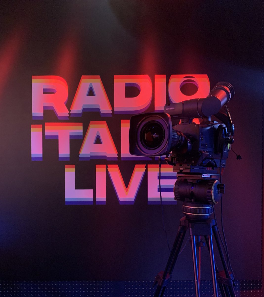 mengonimarco's tweet photo. Ci vediamo alle 15.00 in diretta su @RadioItalia. #MATERIATERRA https://t.co/ebnerxzpOv
