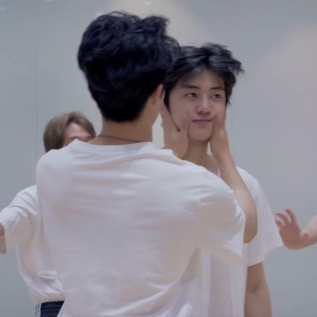 ก็กลับมาบีบแก้มอีกดิ