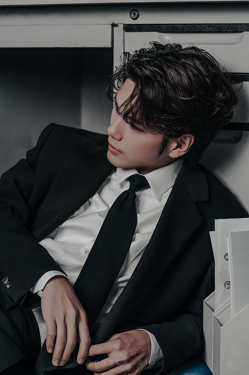 ONGLAROID's tweet photo. detective.

#ONGSEONGWU #옹성우 #邕圣祐 #オンソンウ #องซองอู https://t.co/dD7k6H0U8g