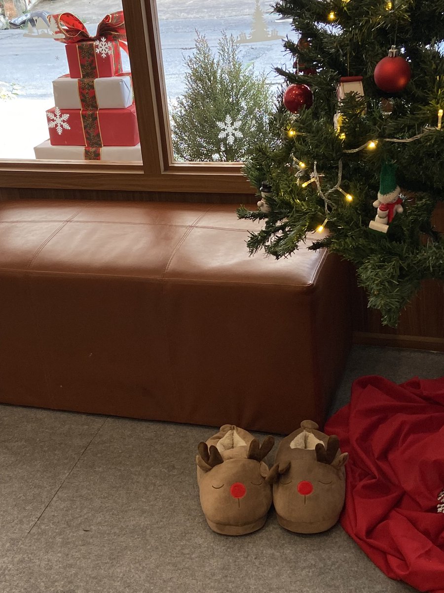 12 days left until Christmas 🎄🧦🧣