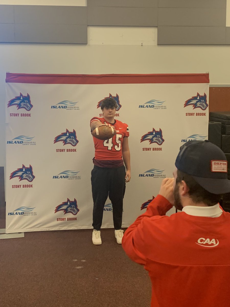 JosephBadyna's tweet photo. Had a great visit @StonyBrookFB!! Thank you to @FBCoachCollins and @Coach_Hatch. Beautiful campus and great facilities. https://t.co/0wA2toknGE