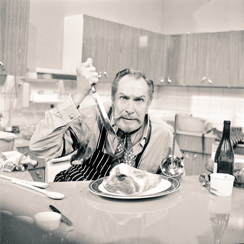 KeepCalmFannyOn's tweet photo. I'm a little bit obsessed with Vincent Price's series of television cooking programmes from 1971 - if you think Fanny Cradock's programmes are bonkers, you should see these! I've heard that they are now available free to view in the @BFI Mediateque for those in or near London 🤩 https://t.co/n9tTjBfho0