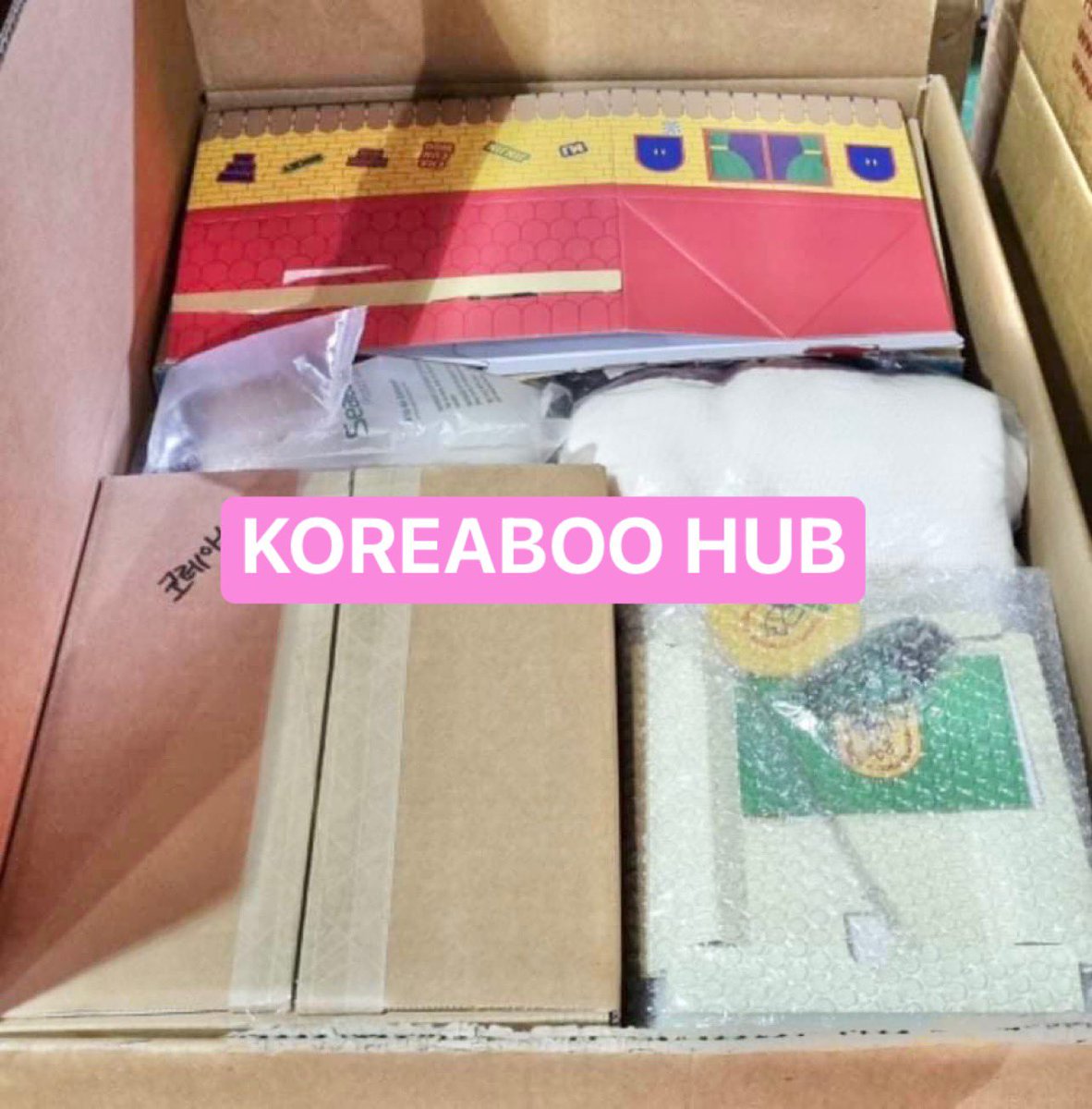 KOREABOOHUB's tweet photo. #KOREABOOHUB #KBPHUpdates
BATCH 5 Kr Jumbo Box for pickup tomorrow ♡
Unfortunately, weverse haven't shipped the BTS 2022 SG yet so it will be included in our next box which will be picked up on Dec. 21, 2021 (if wv will ship it before the said pu date) https://t.co/g6rwGHusw8