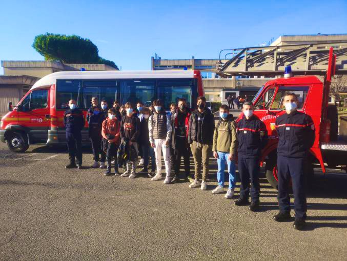 AixCsp's tweet photo. Cette semaine nous accueillons 14 collégiens pour leur stage d’observation. Découverte des #Pompiers13 👩‍🚒👨🏼‍🚒 manœuvres 🚒, sensibilisation aux risques de sécurité civile, gestes qui sauvent 💖et nombreuses visites dont l’@ENSOSP https://t.co/BhvRII3KGK