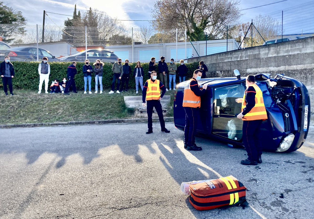AixCsp's tweet photo. Cette semaine nous accueillons 14 collégiens pour leur stage d’observation. Découverte des #Pompiers13 👩‍🚒👨🏼‍🚒 manœuvres 🚒, sensibilisation aux risques de sécurité civile, gestes qui sauvent 💖et nombreuses visites dont l’@ENSOSP https://t.co/BhvRII3KGK