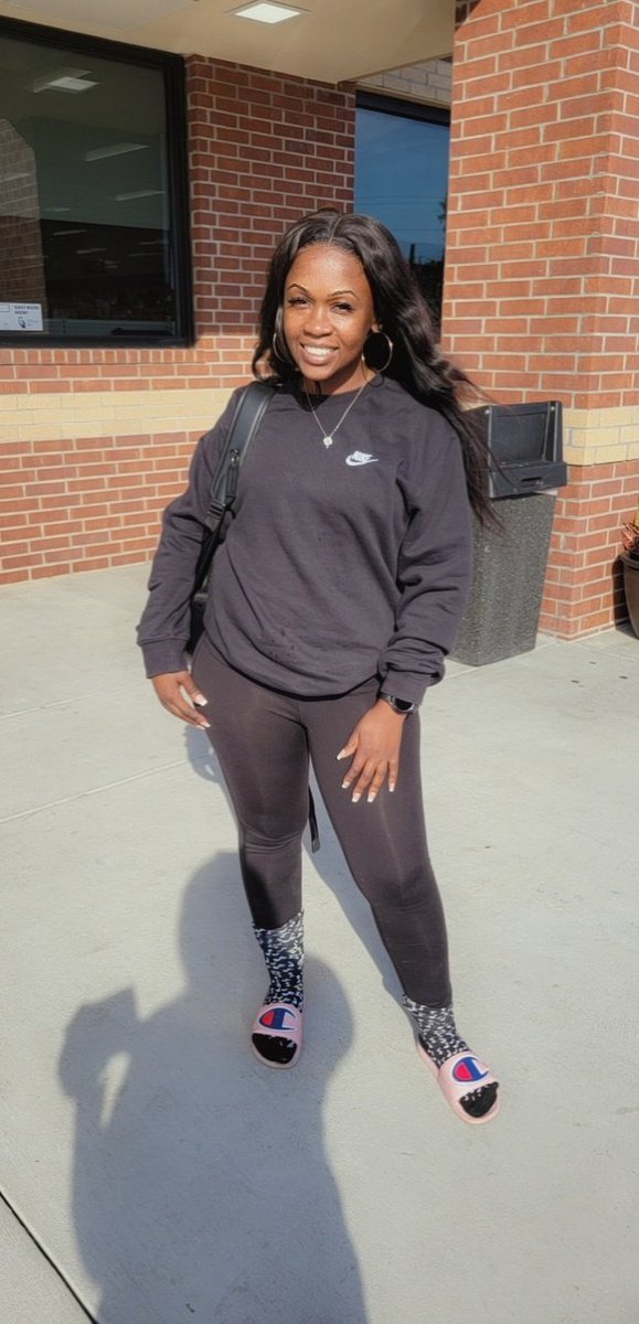 chErayah2's tweet photo. I make 40 look good. #40Fine my daughters be quick to correct folks when they assume we are sisters or they be surprised when the girls say "mommy". https://t.co/eUEuM9pQSI