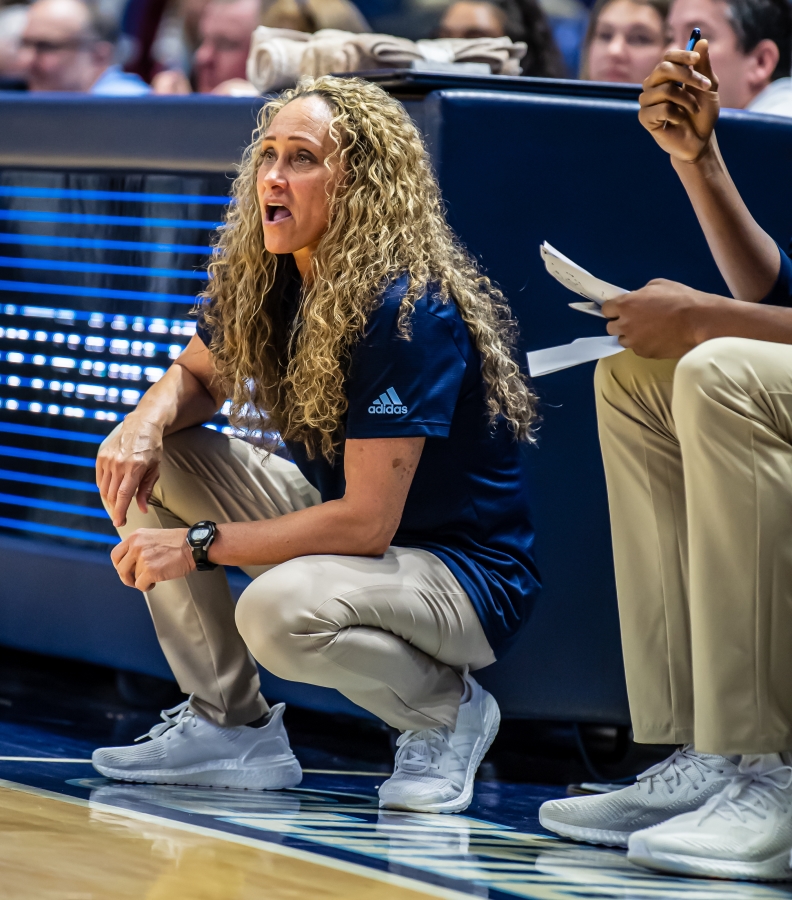 In the Coach's Chair this week is Rhode Island's Tammi Reiss! A fascinating life has lead her to being a transformative coach: womenshoopsworld.com/2021/12/13/coa… <a href="/RhodyWBB/">Rhody WBB</a>