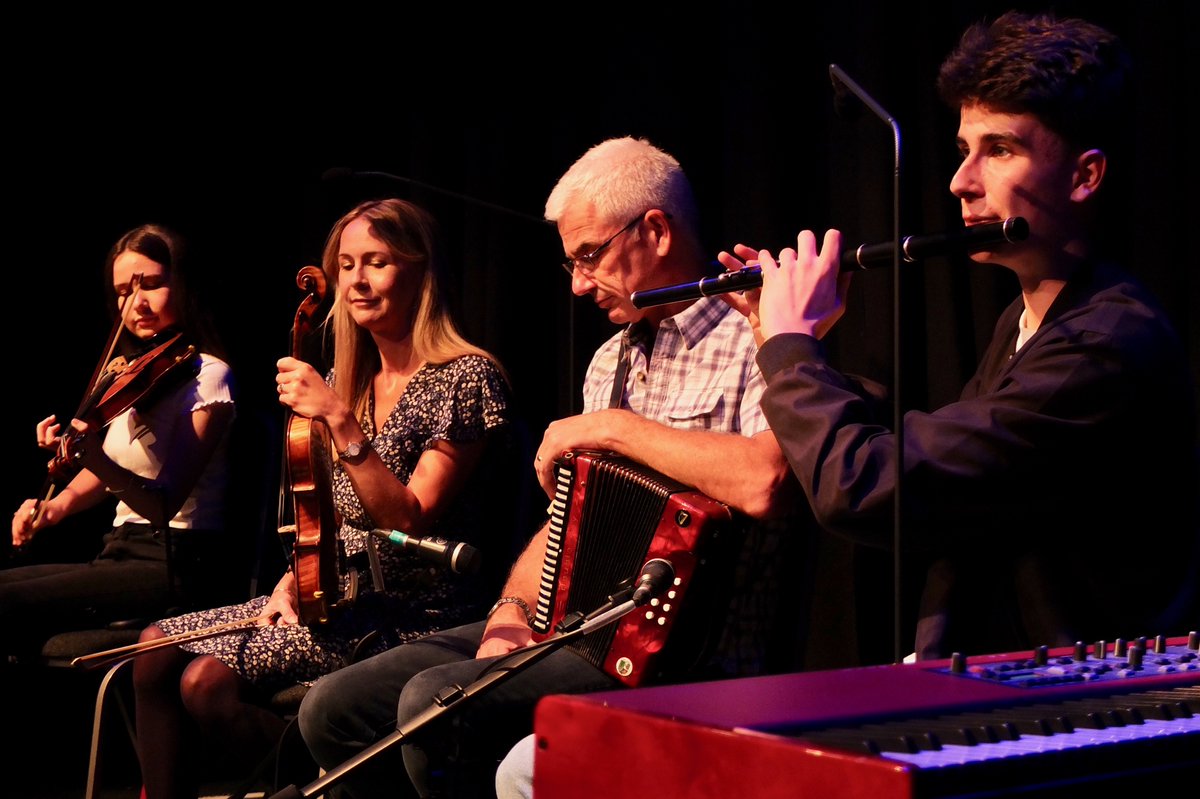 Rosalind Scanlon (@scanloncultural) on Twitter photo 2day 3.30pm on Dublins Nearf90.3m - 'BRIGHT SIDE OF THE ROAD' live from ICC. With The Connolly's The McPeake's The Sands & NaMooneys! Listen on nearfm.ie/livestream or Near90.3fm <a href="/looplinefilm/">Sé Merry Doyle</a> <a href="/TalesPan/">Tales From Tin Pan Alley</a> <a href="/PortobelloRadio/">Portobello Radio</a> <a href="/nearfm/">Near FM</a> <a href="/IMDLEvents/">IMDL</a> <a href="/CCEBritain/">Comhaltas In Britain</a> <a href="/Comhaltas/">Comhaltas (CCÉ)</a> <a href="/blue_mick/">Michael Heaney</a> 2day 3.30pm on Dublins Nearf90.3m - 'BRIGHT SIDE OF THE ROAD' live from ICC. With The Connolly's The McPeake's The Sands & NaMooneys! Listen on nearfm.ie/livestream or Near90.3fm <a href="/looplinefilm/">Sé Merry Doyle</a> <a href="/TalesPan/">Tales From Tin Pan Alley</a> <a href="/PortobelloRadio/">Portobello Radio</a> <a href="/nearfm/">Near FM</a> <a href="/IMDLEvents/">IMDL</a> <a href="/CCEBritain/">Comhaltas In Britain</a> <a href="/Comhaltas/">Comhaltas (CCÉ)</a> <a href="/blue_mick/">Michael Heaney</a>