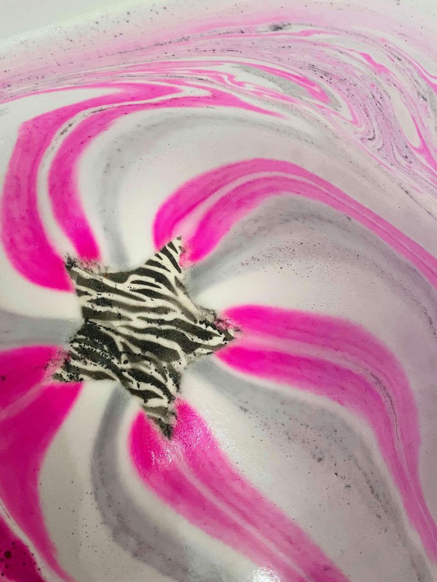 BombsandBubbles's tweet photo. Good morning #EarlyBiz biz... Its the last few days before final posting!

My website is fully up to date and everything left on there is what is in stock.

Just 2 Zebra Stars left now...

#QueenOf #bathbombs #SBS #CraftBizParty #MHHSBD #Christmas2021 #lastfewleft https://t.co/XBLyCyFHcP