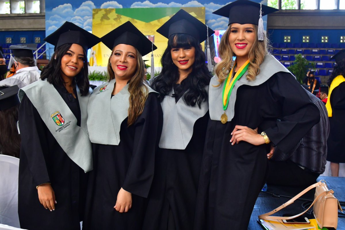 ListinDiario's tweet photo. #LaRepúblicaLD l Periodistas del Listín logran lauros en graduación de Universidad Católica 👩🏻‍🎓👩‍🎓

Dale clic https://t.co/u4h7rGBcIq

#ListínDiario https://t.co/y59PBoyNGw