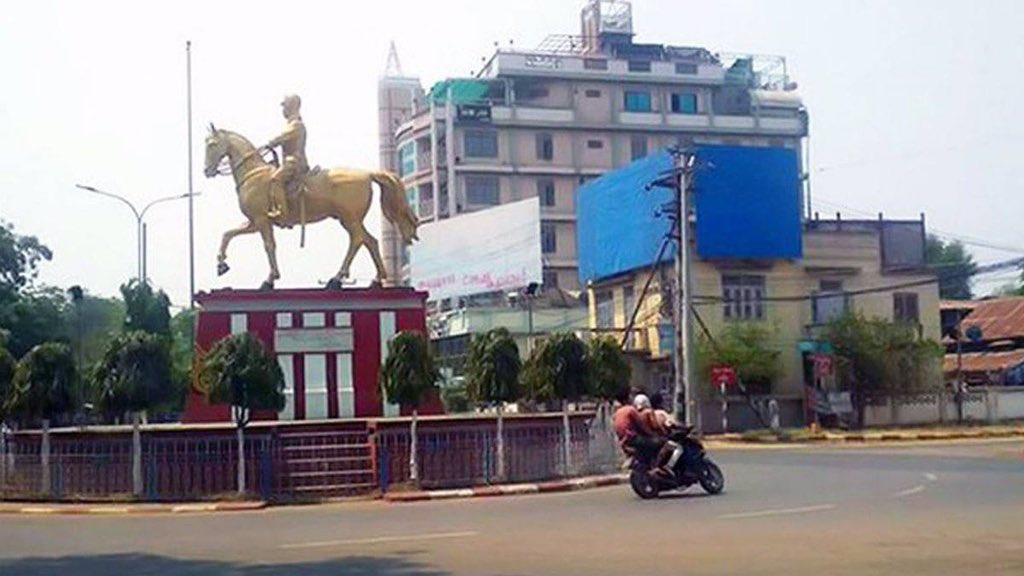paingphyooo1's tweet photo. SAC violently beat &amp; abducted 14 people including 3 monks from ChanTharGyi Monastery in Ahlone ward, Monywa Tsp, &amp; allegedly accused of having connections with PDF on Dec 12.
#WarCrimesOfJunta
#Dec13Coup 
#WhatsHappeningInMyanmar https://t.co/o9xUaHOA4Q