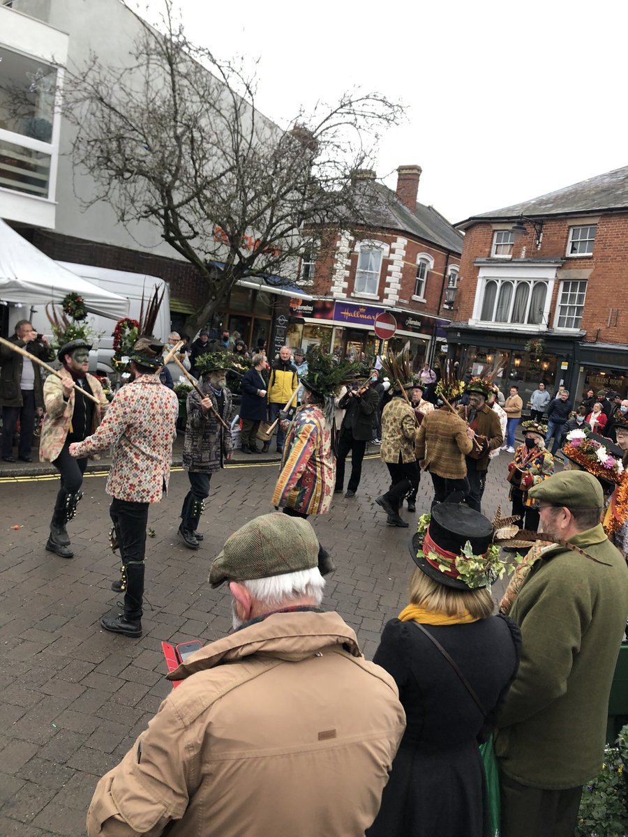 Leominstertic's tweet photo. We had so much fun at the Victorian Market on Saturday. We love the #leominster #Morris #dancers always gets the crowd going #Herefordshire #herefordhour @VisitHfds @EatSleepLiveHfd https://t.co/DmJY3NhtDY