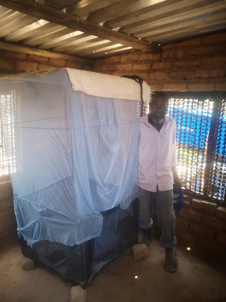 faosfsafrica's tweet photo. To support farmers affected by Cylone Idai restore their food production &amp; improve their socio-economic position. FAO in Zimbabwe is promoting black soldier fly rearing, a cheaper &amp; environmentally clean way of producing much-needed protein for livestock.  @ZIRP_Zimbabwe https://t.co/dtRHnwRXfl