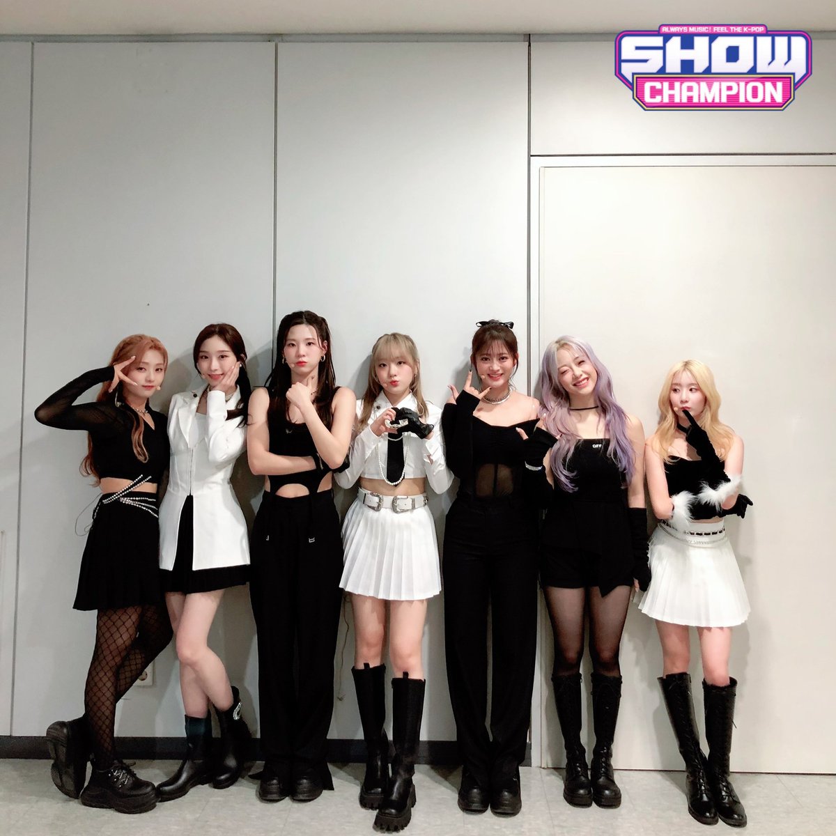 chaescl's tweet photo. signfan! did you see the Show Champion stage? we combined two concepts of outfit for this special stage!! do we look good? i hope you enjoyed the stage! 🖤🤍 https://t.co/LShEOozAZB