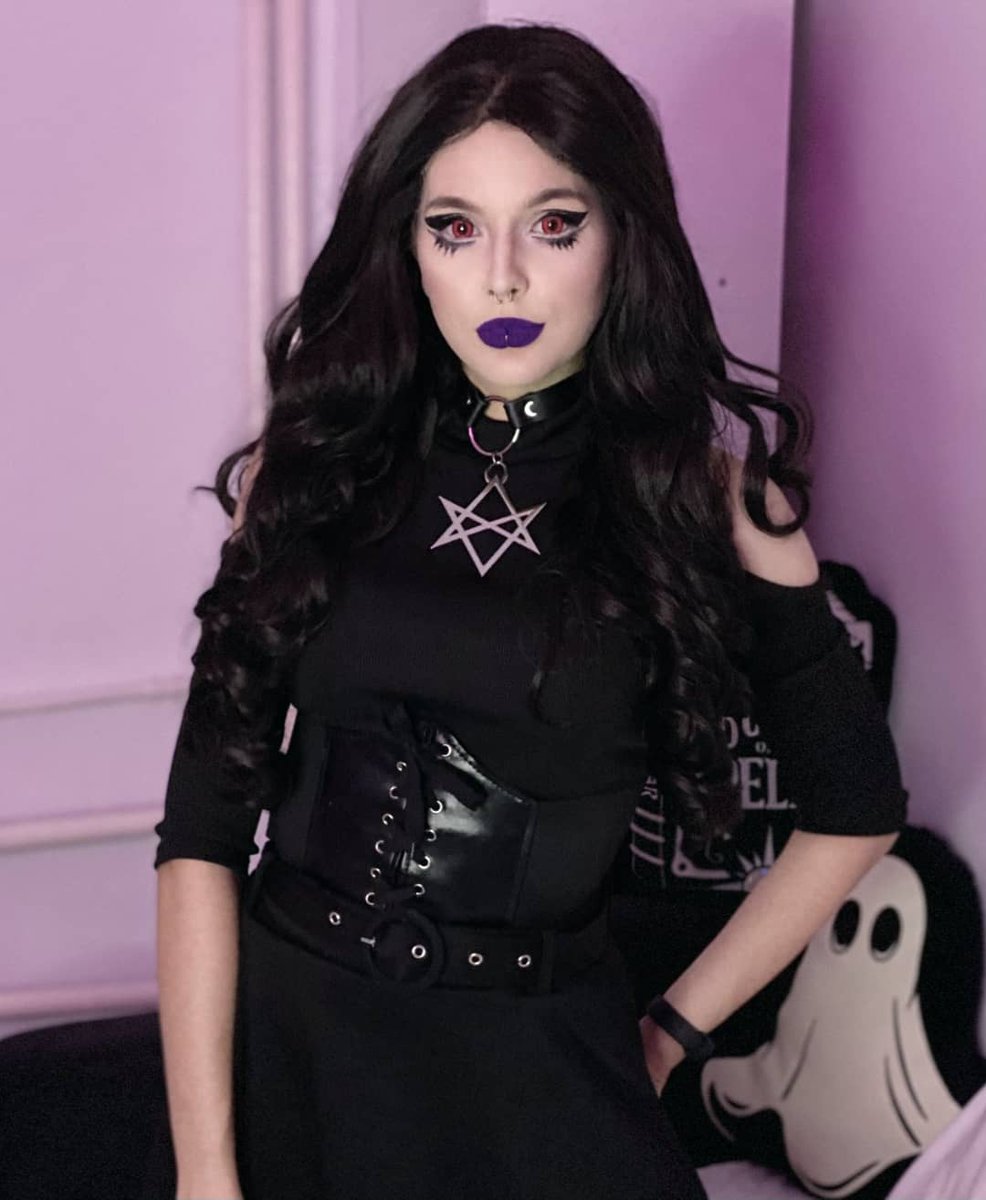 elviratrepovici's tweet photo. Vampire Mood 🥀
-
-
Wig :@donalovehair 
Choker @killstar 
Top and  skirt @sugarthrillz
Lens:@uniqso use my code elvira10 
-
-
#alternative #altmodel #vampirelook #vamp #gothgirl #killstar #sugarthrillz https://t.co/SgrcQZLS2V