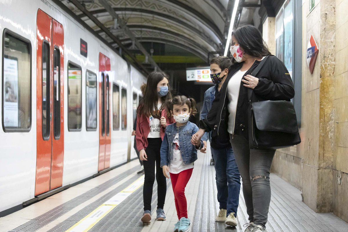FGCcorporatiu's tweet photo. 🎫 A partir de quina edat he de comprar bitllet al meu fill/a? Els menors de 4 anys poden viatjar gratuïtament si no ocupen cap seient i, partir dels 4 anys, poden tenir accés a la T-16
Més informació al web d' #FGC
#FAQ #Bitllets #Ferrocarrils #FGC https://t.co/oi8QHKSPQY