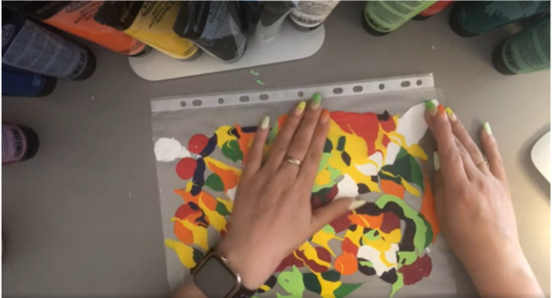 spare_tyre's tweet photo. #12daysofST - Day 5.
We were funded by the NHS Better Care Fund to offer 'Through Your Letterbox' multisensory packs to people living with dementia in Haringey. After being referred, our artists made phone calls and sent interactive postal packs. (1/2) https://t.co/k6kW3JknNr