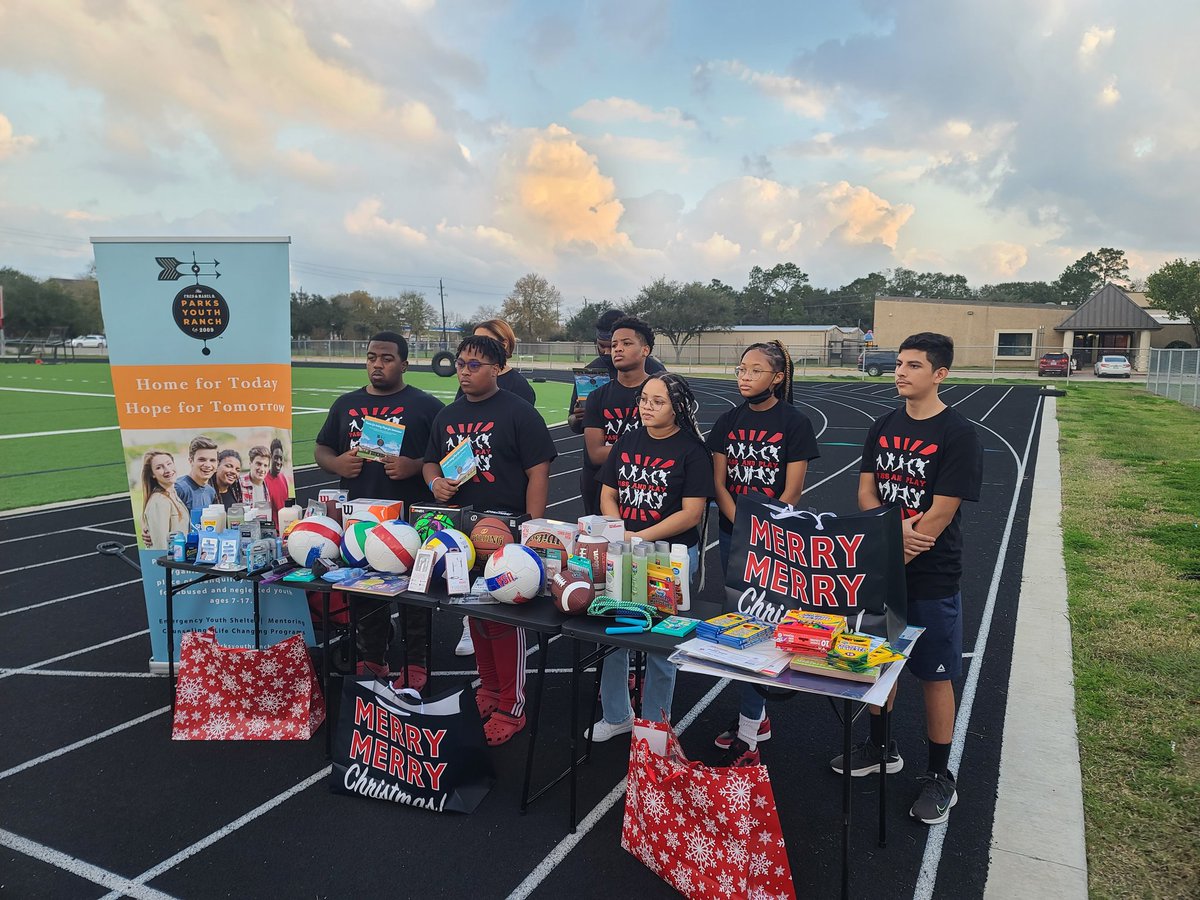 DhsPassnPlay's tweet photo. So proud of this group! They've done an awesome job and have made someone's Christmas a little brighter! https://t.co/rSmydv6hFQ