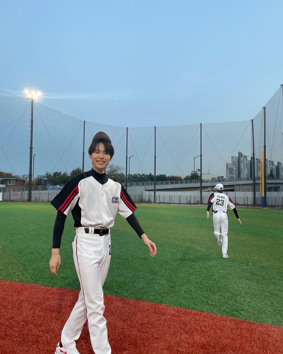 คือโดยองอาจจะไม่ได้ตั้งใจ แต่ชั้นขอขำได้ปะ5555555555 คือ เนี่ย ติดน่ออยู่ข้างหลังอะ jeno 23 ชัดเตนมาก ไม่รู้ว่าตั้งใจมั้ย อยากถ่ายกะน้อง