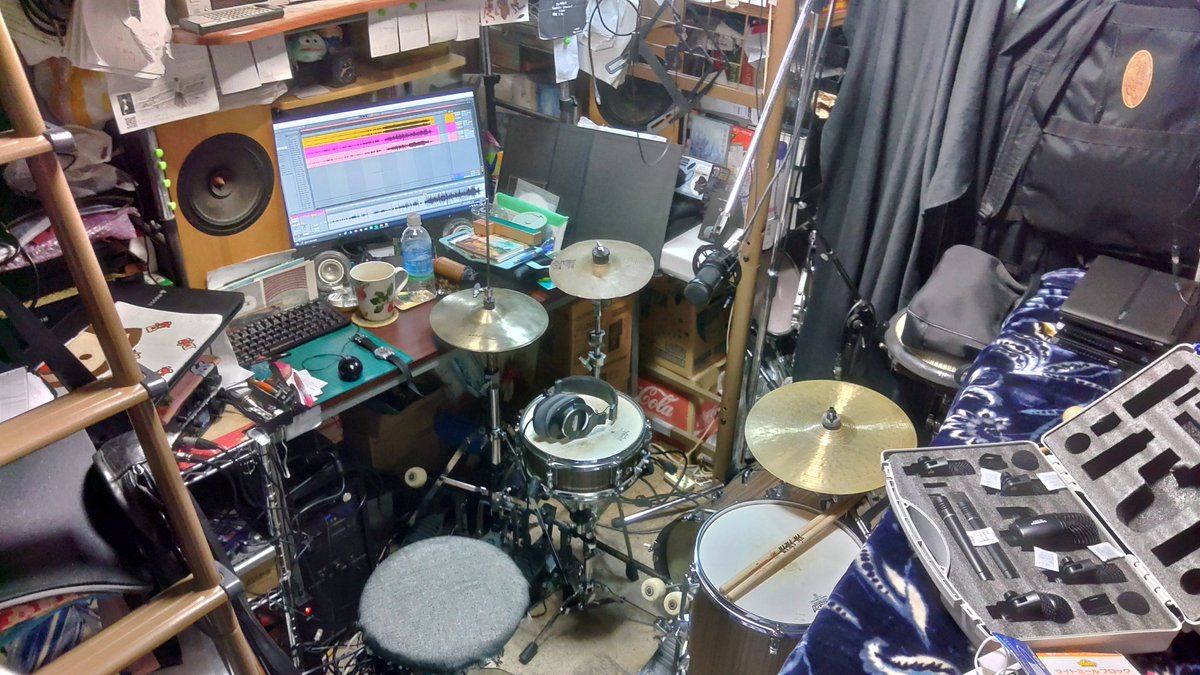 itani_perc_ds's tweet photo. 今日は作業部屋でレコーディングをしました。
I had a recording at workroom today.
#recording #レコーディング 
#drums #ドラム 
#smalldrumkit #小口径ドラム 
#ツインペダル #doublepedals https://t.co/PIhynFZykN