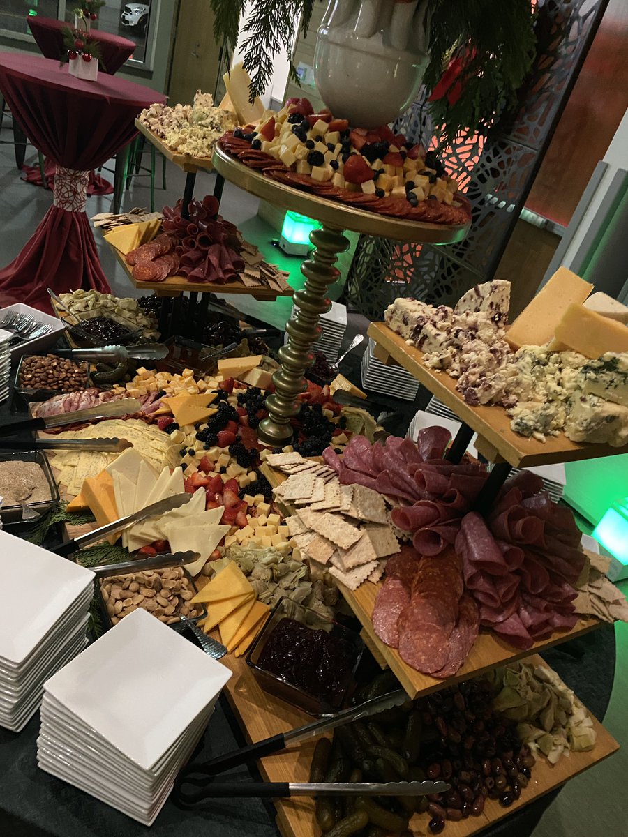 reillyfangman's tweet image. We pulled off 18 official visits in one weekend with a week to prepare. Thank you to our incredible vendors who always stay ready for our chaos😂 

next up- let’s sign these guys for real! ☘️