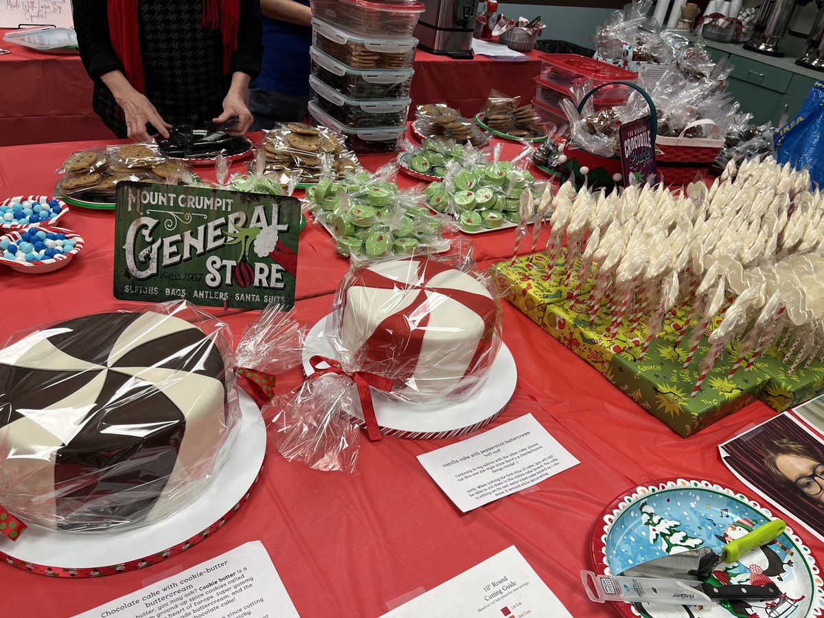 ⁦@CPHS_TWolves⁩ Santa’s helpers and bakers were hard at wok over the weekend.