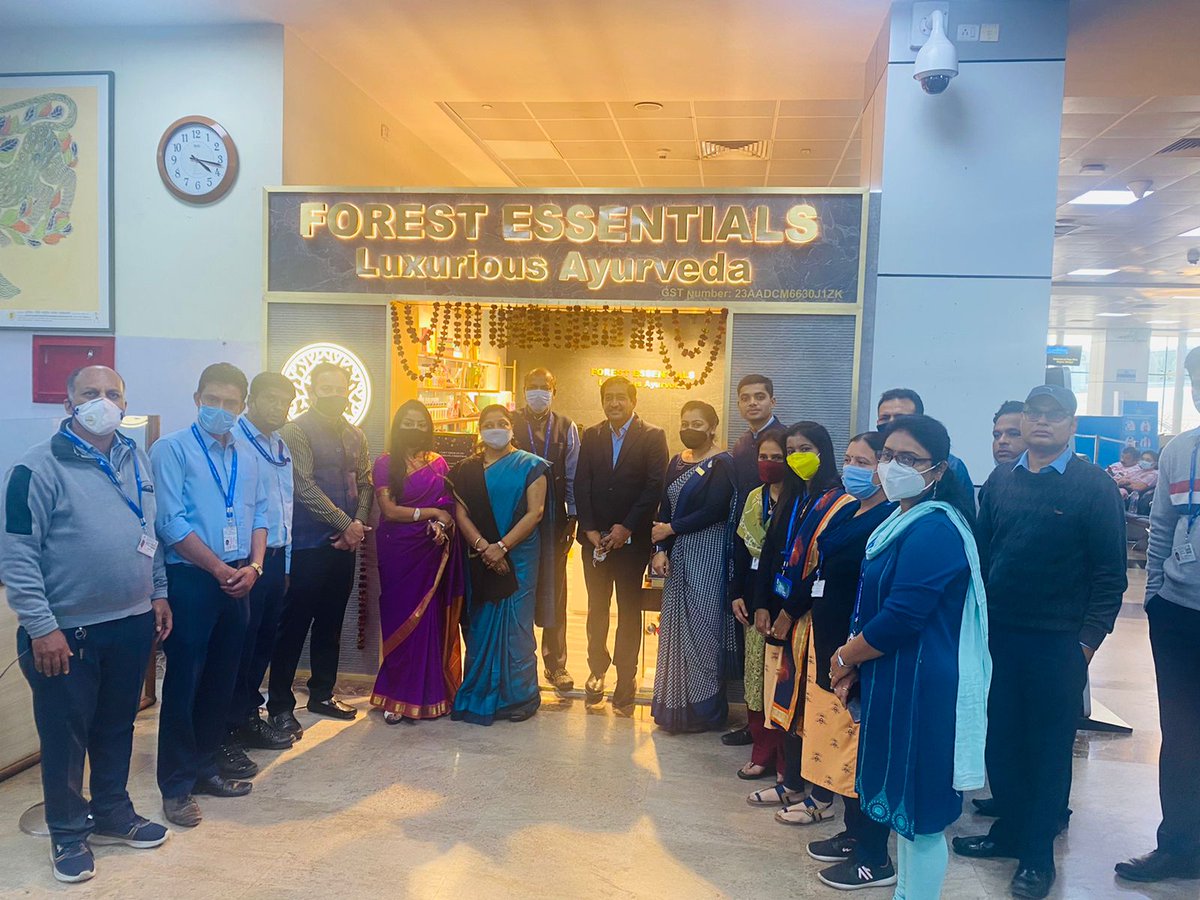 In order to provide improved passenger facilitation, brand outlate of 'Forest Essential' was inaugurated today at Raja Bhoj Airport by Mrs. Rama Singh, President Sanrakshika Bhopal & Mrs. Richa Aggrawal, President Kalyanmayee Bhopal in the presence of officials from AAI & CISF.