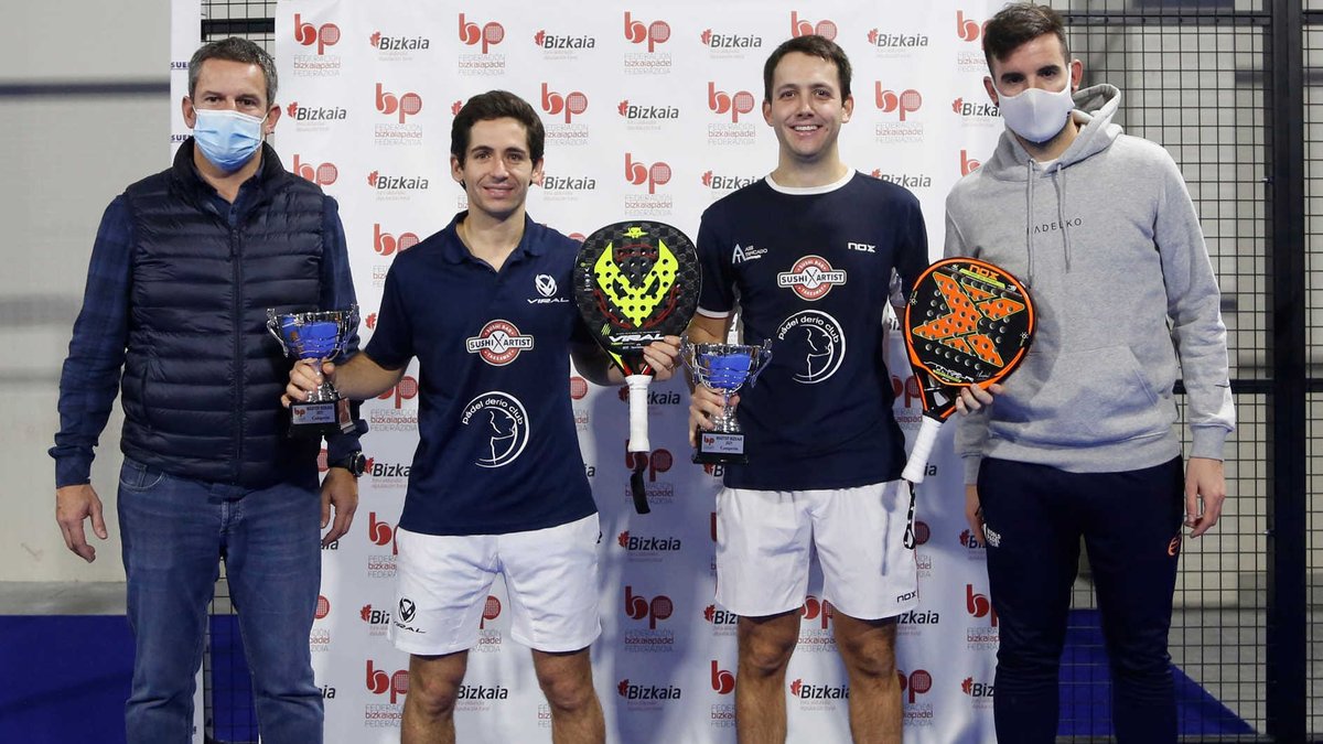 padelderioclub's tweet photo. 🎓Los jugadores #padelderioclub @jaimebergareche &amp; @Gon_Franco y Álvaro Zenarruzabeitia campeones del Master @Bizkaiapadel 2021 en categorías absoluta y +50 años, respectivamente.

👏👏👏Zorionak, maisuak! Eta zorionak gainerako ordezkariei!

Fotos @LuisIturrioz https://t.co/H7yvXX08SZ