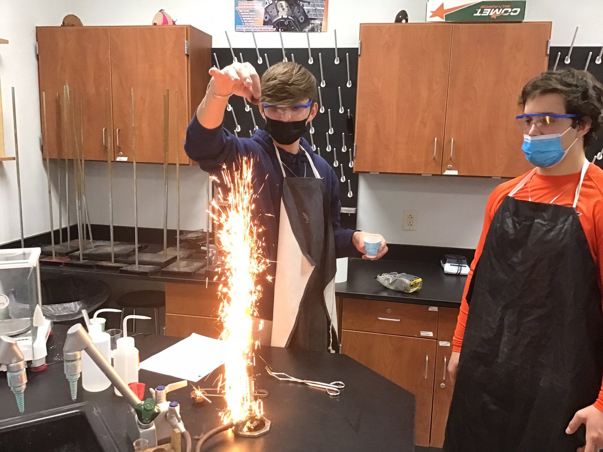 DoDEA_OTHS's tweet photo. Chemistry 2 students are exploring the relationship between #surfacearea and #reactionrate. #scienceisfun #dodeagrants #oths https://t.co/VmTUWPyzH0
