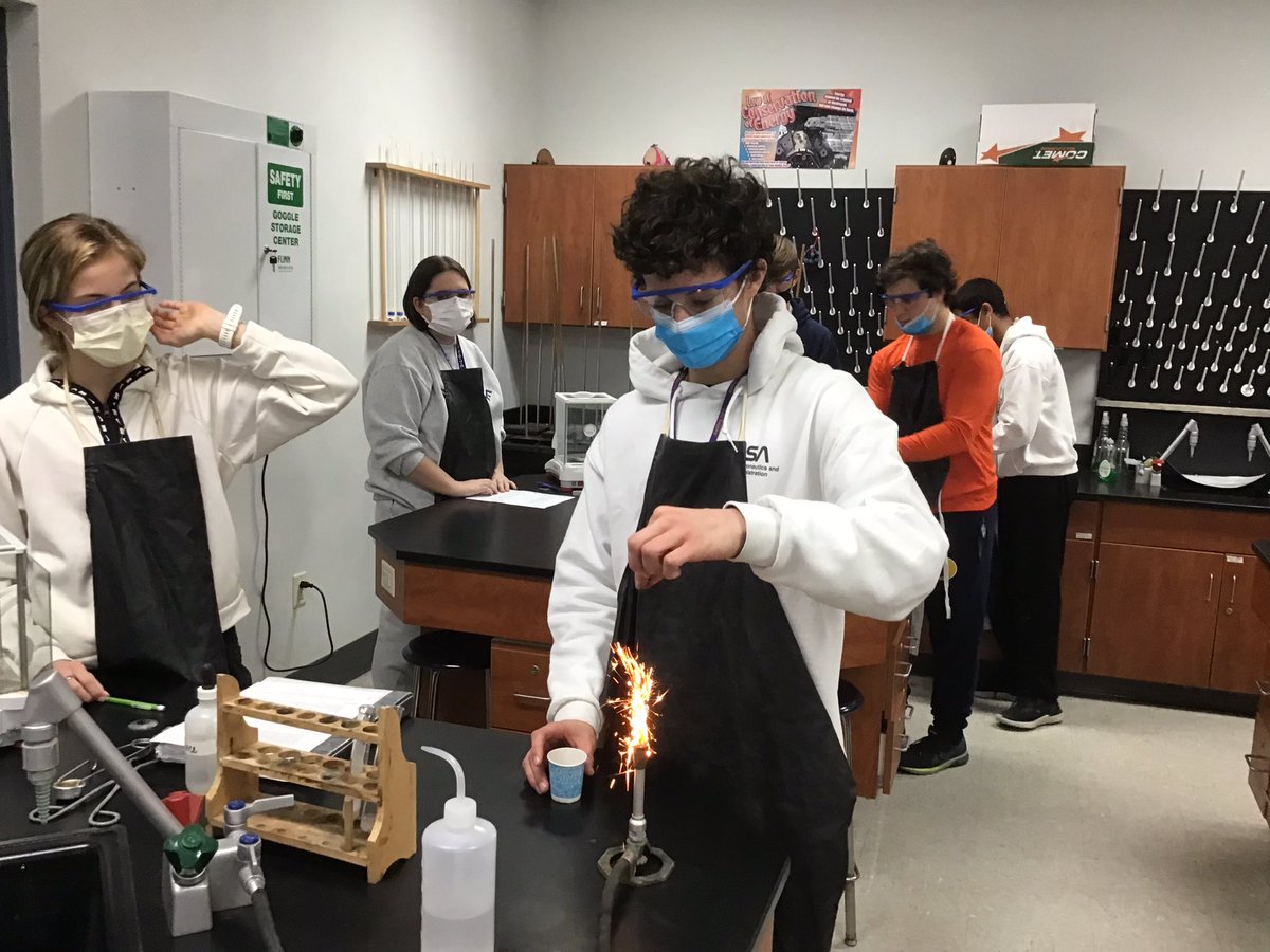 DoDEA_OTHS's tweet photo. Chemistry 2 students are exploring the relationship between #surfacearea and #reactionrate. #scienceisfun #dodeagrants #oths https://t.co/VmTUWPyzH0
