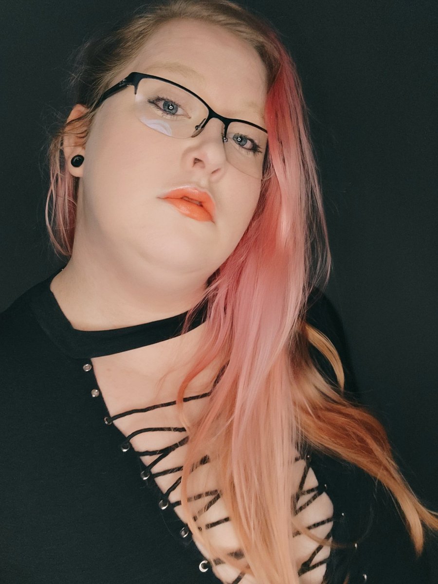 SteeleBoundDoll's tweet photo. On #fansly and #onlyfans.  New photos and videos daily!  Ask me about customs! 

#bbw #fanslygirls #curvyconfidence #customcontent #modeling https://t.co/011QYvSyTF