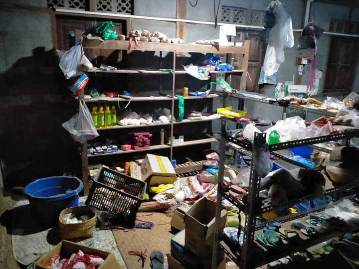 b3rry_y's tweet photo. About 75 terrorists raided a village in Shwe Aung Thar village, Kyaukhtu Area, Saw Township, Magway on December 12 and robbed valuables and money, destroying people's properties including motorbikes.
#CrimesAgainstHumanity #Dec13Coup
#WhatsHappeningInMyanmar https://t.co/xlAAk8EXo1