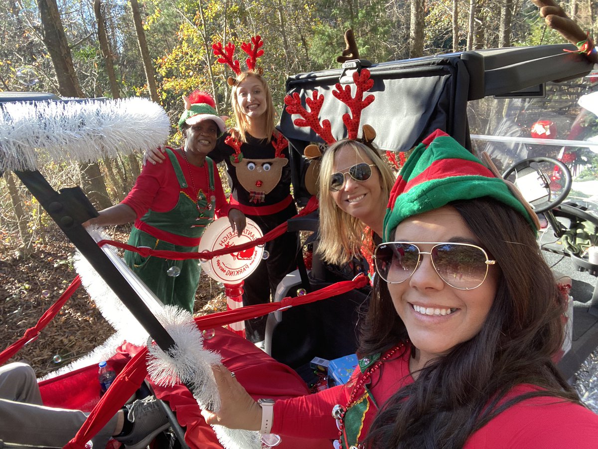 kristensknight's tweet photo. We (@columbia_cc) understood the assignment โ
elves, reindeer, Santaโs sleigh (in the form of a golf cart), candy, bubbles, lots of music โฆ and a lot of FUN! Thank you #twitterlessSam for putting up with us! ๐๐ #blythewoodchristmasparade2021 https://t.co/7gZ9YumA6Z