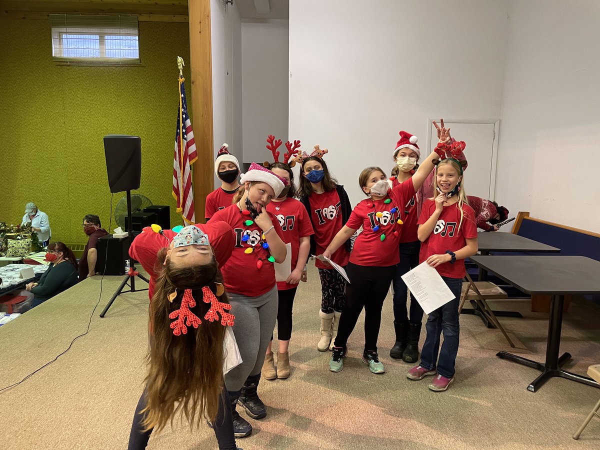 OAElemMusic's tweet photo. AES 5th Graders had a lot of fun caroling at the Music Boosters Craft Fair this weekend! @OaBoosters @OAUpdate https://t.co/E1AzOgocYv
