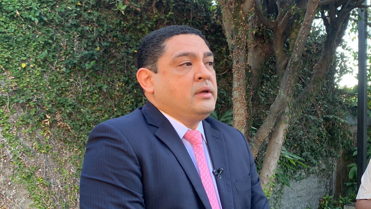 radioyskl's tweet photo. Sobre una virtual investigación penal del Dpto. de Justicia de EE.UU. contra funcionarios de El Salvador, el Asesor Jurídico @gomez_argueta, opinó que están en su derecho de emprender cualquier acción legal por algún daño a su honor. https://t.co/Dmx4fsRNkt