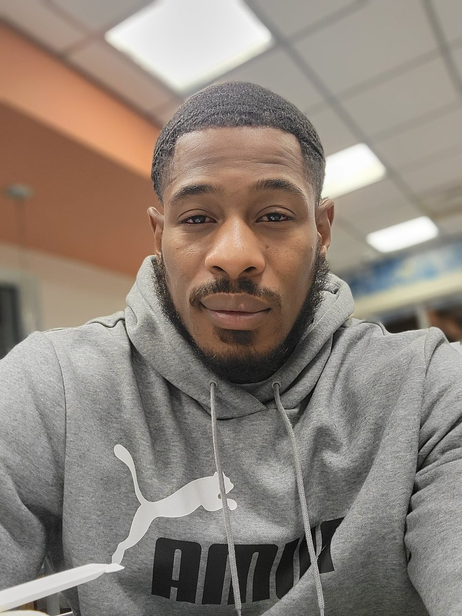 Warrens02's tweet photo. Just because I don't post really....this is me @Warrens02 #handsome #BlackMan #Scorpio #simplicity https://t.co/GUbXInm2Pu