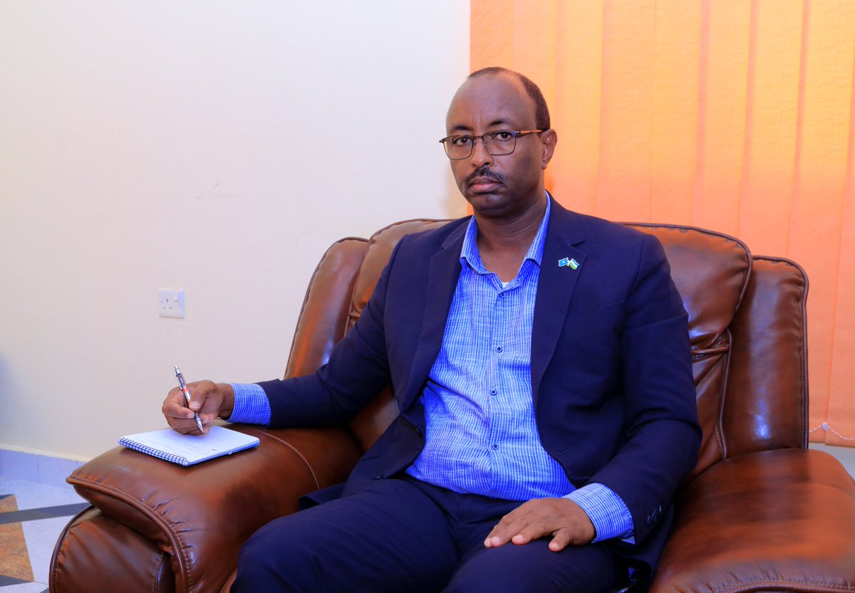 MOIFAD's tweet photo. Wasiirka Wasaaradda Arrimaha Gudaha, Federaalka &amp; Dimuqraadiyeynta Dowladda #Puntland Mudane @M_Dhabancad, oo maanta xafiiskiisa Wasaaradda ku qaabilay madaxa Cusub  Hay’adda @WFPSomalia ee Soomaaliya El-Khidir Daloum iyo Wafdi uu hoggaaminayo. https://t.co/Aco5xQl84U
