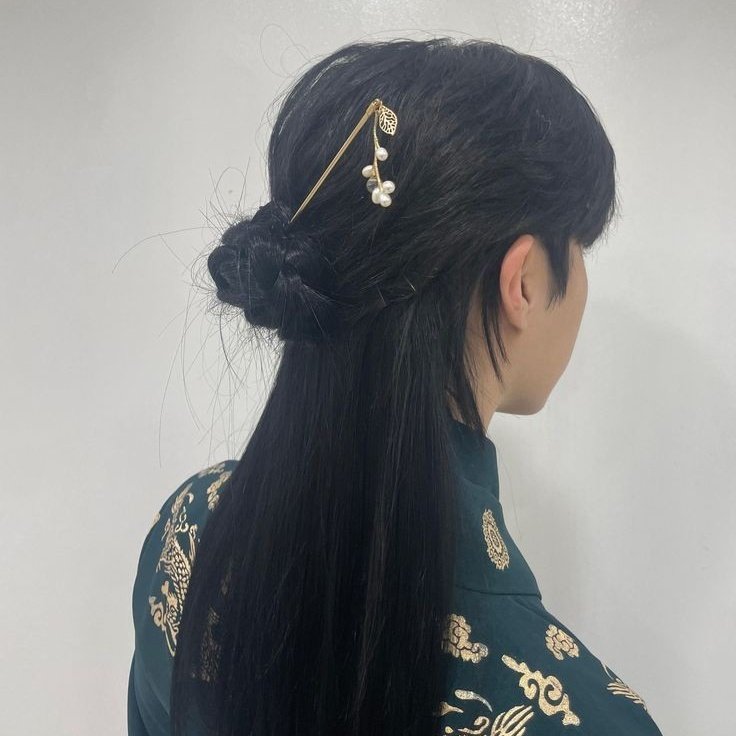 MYxionde's tweet photo. -`The xion hairstyle is so real that it makes me do it like him😭💗

Yellow 💛                          Black 🖤 https://t.co/N0t2wdTh1B