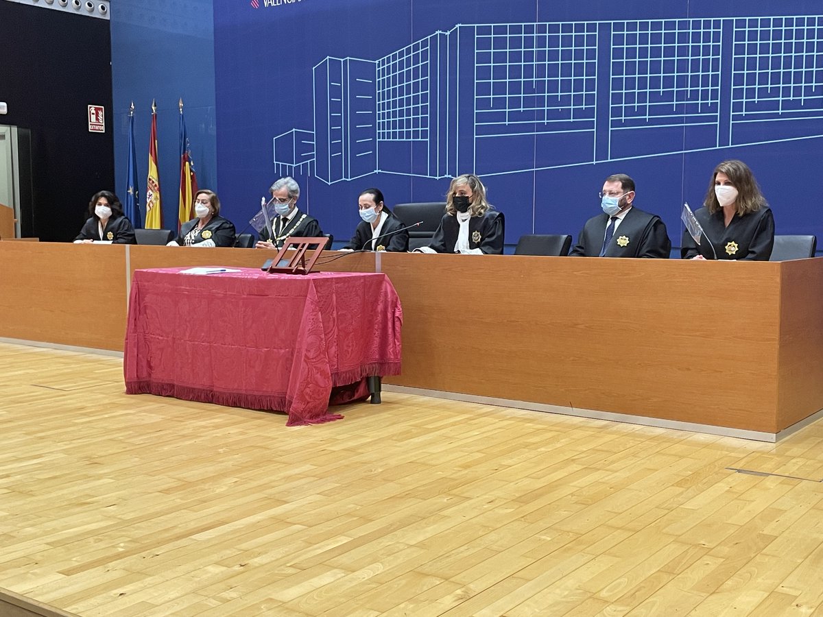 La Presidenta del <a href="/TSJCV/">TSJCV</a>, Pilar de la Oliva, les ha pedido que se dediquen al servicio público con "humildad, discreción, diligencia y cercanía"