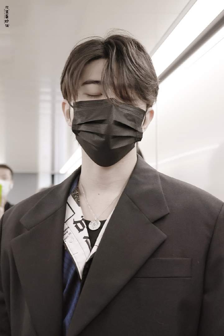 bichngocdayne's tweet photo. Khẩu trang k thể giấu đi sự đẹp trai 😌😌😌
#CaiXukun #蔡徐坤 https://t.co/Adzzp7BZcG