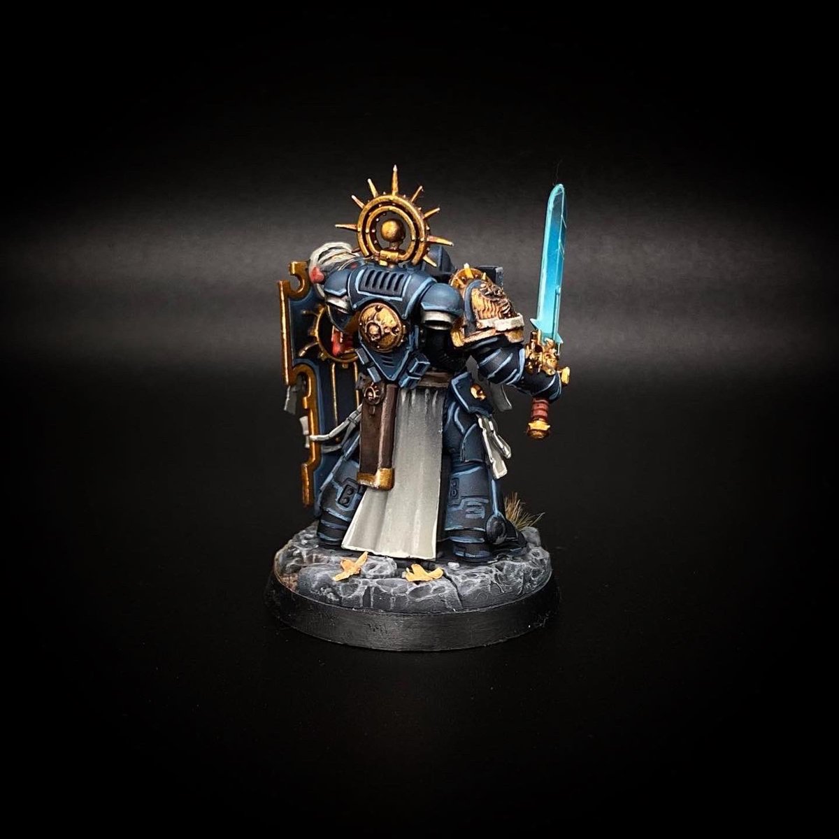Primaris Captain ⚔️ I never really paint space marines or 40k but I fancied painting one #primariscaptain  #primaris #primarismarines #spacemarines #40k #warhammer40k #paintingwarhammer #warhammercommunity #warmongers #warmaidens #heyminis #theminaturesvault #sharethehobbylove