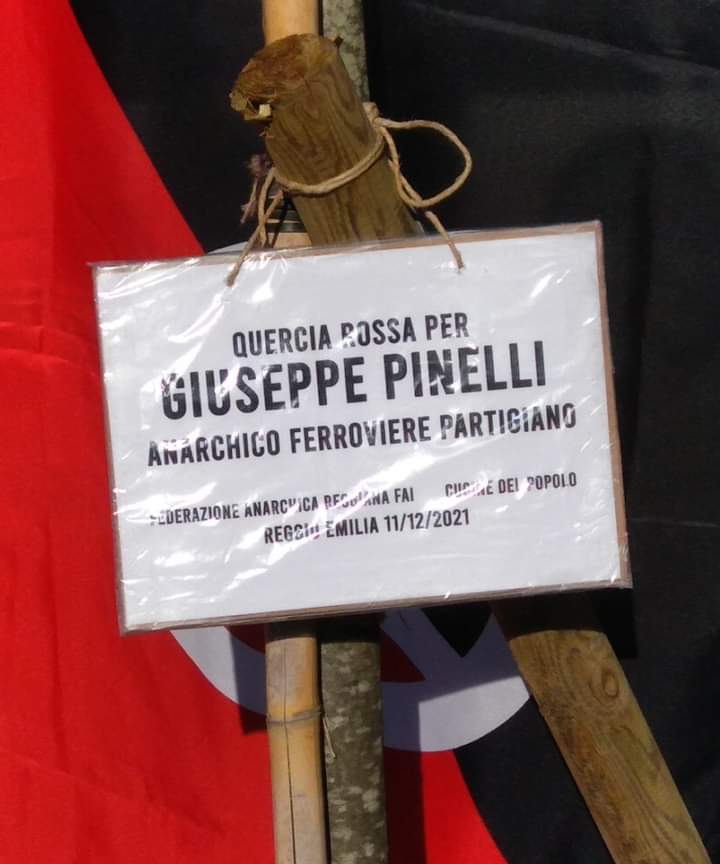 USIAITPuglia's tweet image. #12dicembre 2021 una quercia rossa per Giuseppe #Pinelli

Ieri a Reggio Emilia, durante una bella mattinata di sole, è stata posata una quercia rossa alla memoria di Giuseppe Pinelli anarchico, ferroviere, partigiano.