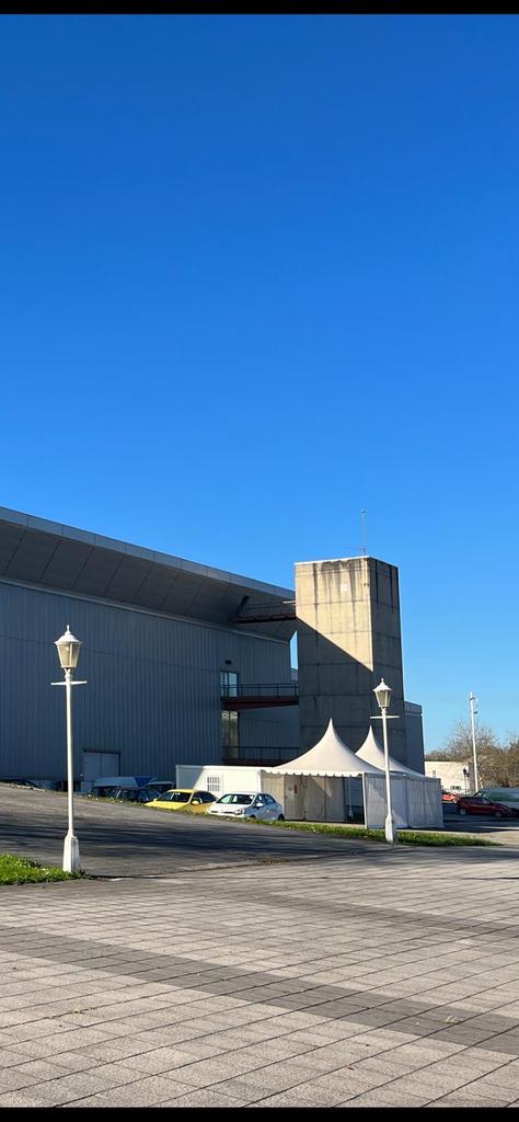 astursalud's tweet photo. 🧪🚘El área sanitaria V habilita a partir de las 4 de esta tarde un segundo #Autocovid en @gijon que mejorará la accesibilidad para realizar las pruebas #PCR
📸Estará ubicado en la parte posterior del Palacio de Deportes de La Guía 'Presidente Adolfo Suárez" #COVID19 👇🏼👇🏼 https://t.co/5xM4MzmEsk