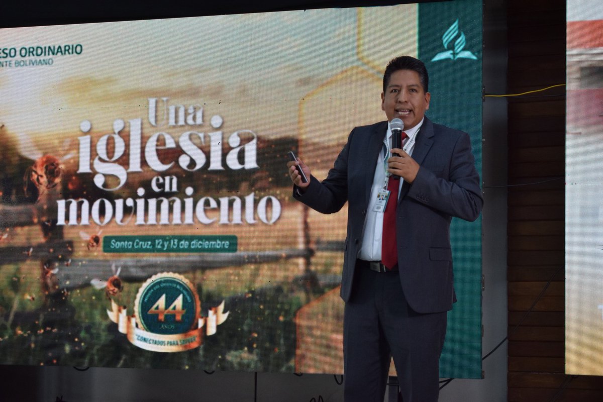 adventistasmob's tweet photo. El lic. Pedro Flores también brindó el informe de tesorería.
#CongresoOrdinarioMob
#conectadosparasalvar https://t.co/2y8SFdAxZs