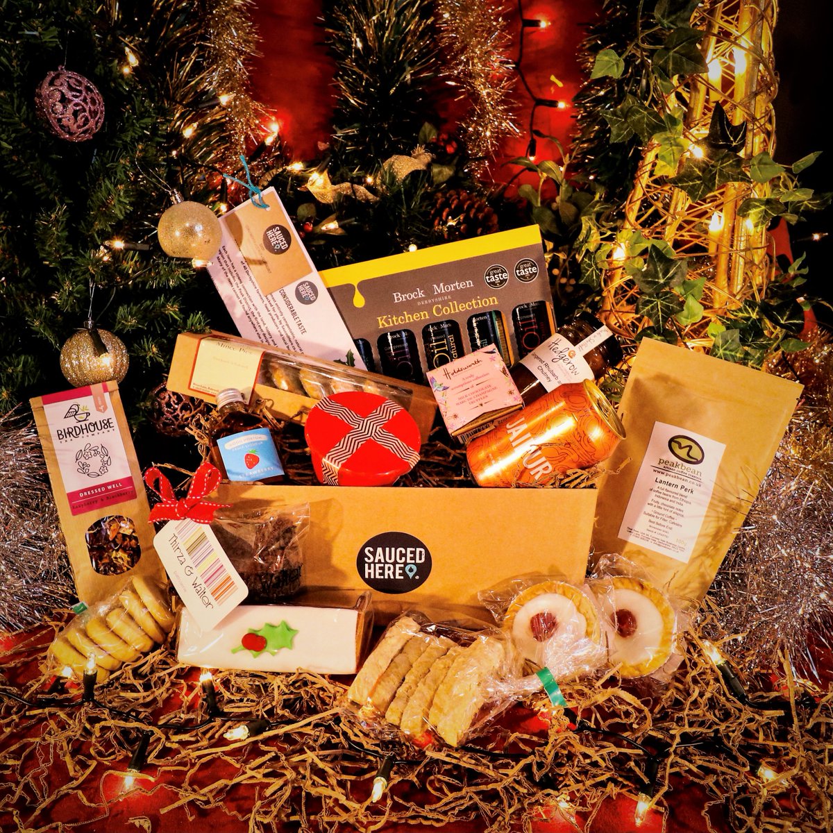 Treat friends &amp; family to a hamper packed full of delicious Peak District sourced food &amp; drink this Christmas! Order now for delivery straight to their door in time for the big day🥂
#peakdistrict #shoplocal #christmas #hampers