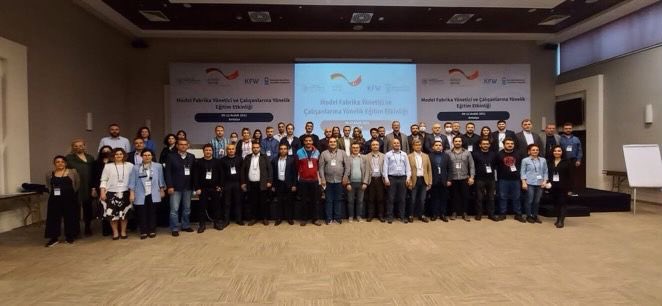 YDDMmersin's tweet photo. T.C. Sanayi ve Teknoloji Bakanlığı Stratejik Araştırmalar ve Verimlilik Genel Müdürlüğü ve UNDP ‘nin koordinasyonunda, 9-12 Aralık 2021 tarihlerinde Antalya’da, "Model Fabrika Yönetici ve Çalışanlarına Yönelik Eğitim Etkinliği" düzenlendi. https://t.co/d4S3kLdy2E