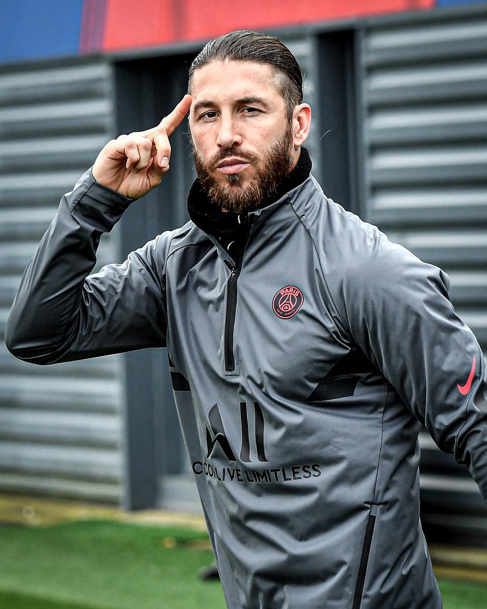 ESPNFC's tweet image. The year is 2022. Lionel Messi whips in a 94th minute free kick, Sergio Ramos rises highest to slam a header past Thibaut Courtois to knock Real Madrid out of the Champions League.

Imagine 😳