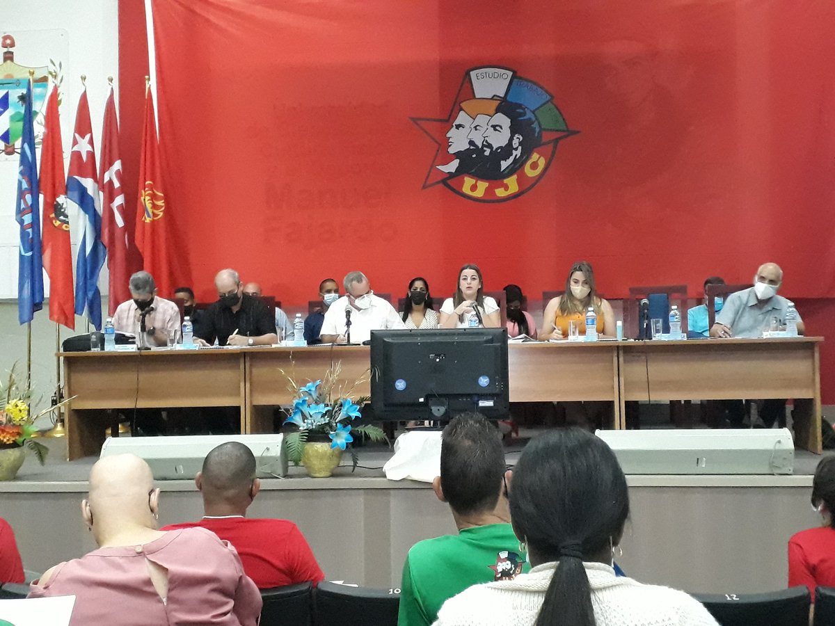 AylinAlvarezG's tweet photo. Estamos en la sesión plenaria del III Pleno del Comité Nacional de la @UJC. Nos acompaña @JLBrocheLorenzo, miembro del Secretariado del Comité Central del @PartidoPCC y otros invitados. #VamosConTodo @DiazCanelB @DrRobertoMOjeda @JuventudRebelde https://t.co/AMPbSjilIs